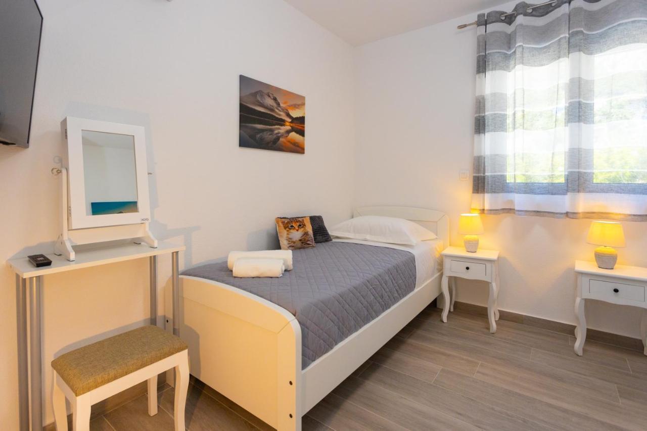 Apartments Jasa Deluxe Makarska Esterno foto